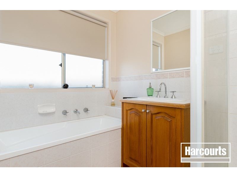 42 May Gibbs Cresent, Lynbrook VIC 3975