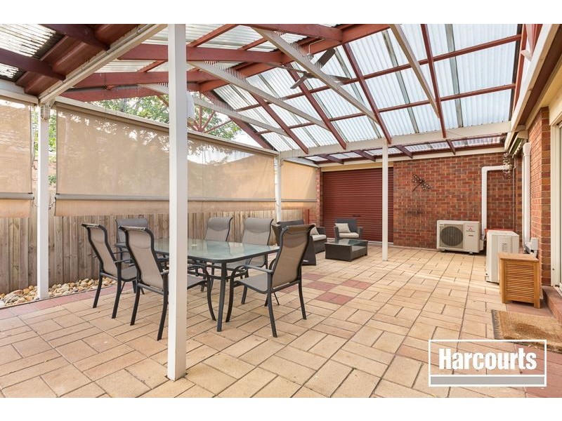 42 May Gibbs Cresent, Lynbrook VIC 3975