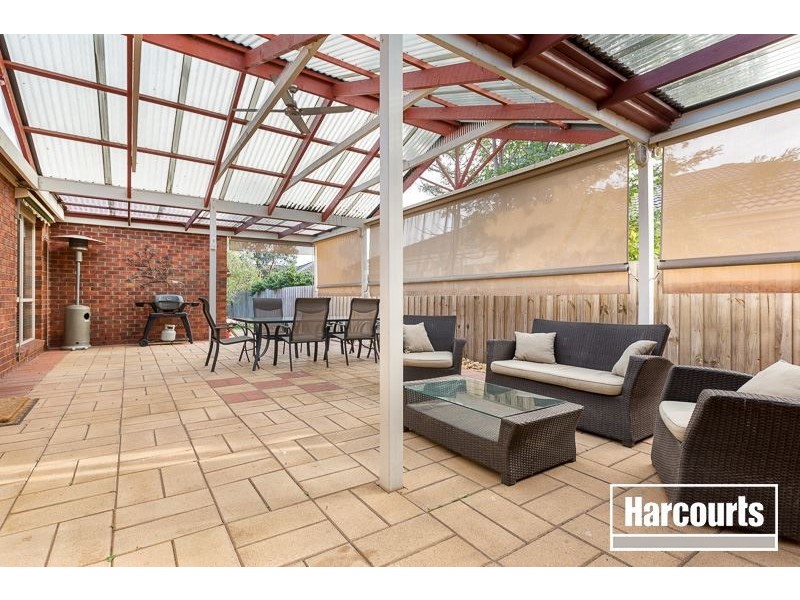 42 May Gibbs Cresent, Lynbrook VIC 3975