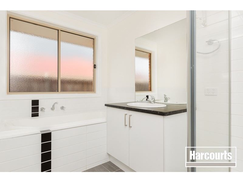 130 Linsell Boulevard, Cranbourne East VIC 3977