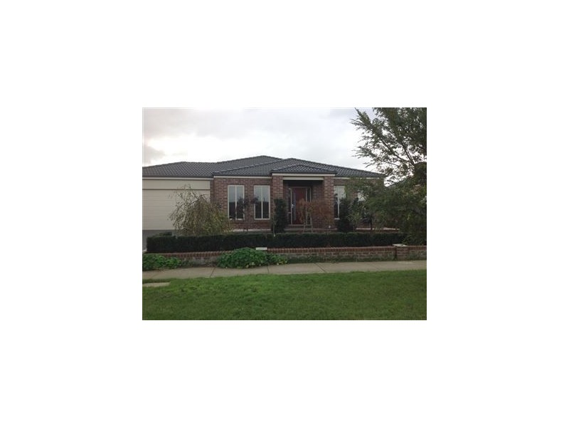 39 Bernly Boulevard, Berwick VIC 3806