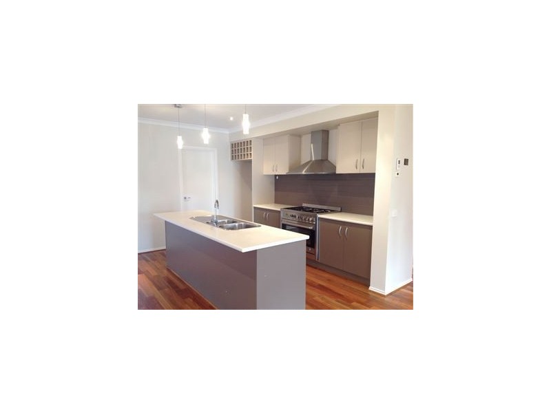 39 Bernly Boulevard, Berwick VIC 3806