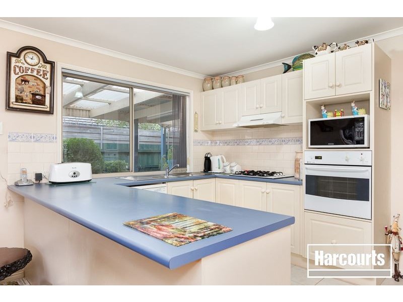 2 Lynwood Walk, Narre Warren South VIC 3805