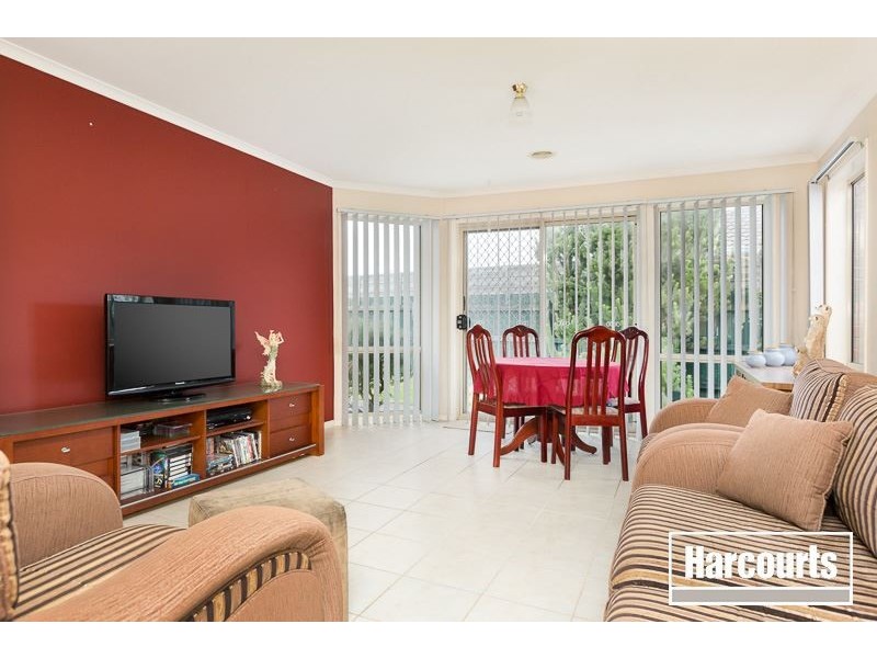 2 Lynwood Walk, Narre Warren South VIC 3805