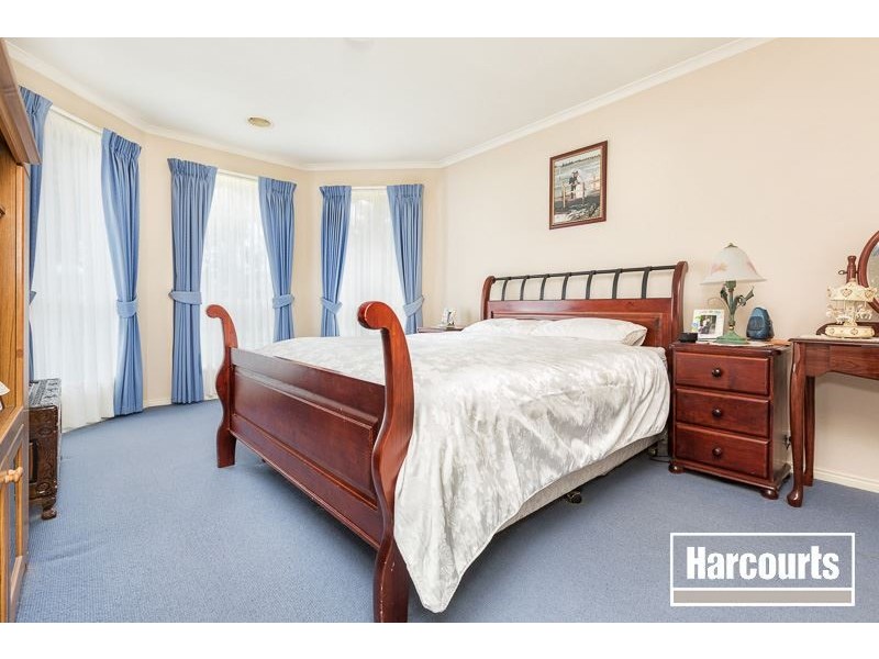 2 Lynwood Walk, Narre Warren South VIC 3805