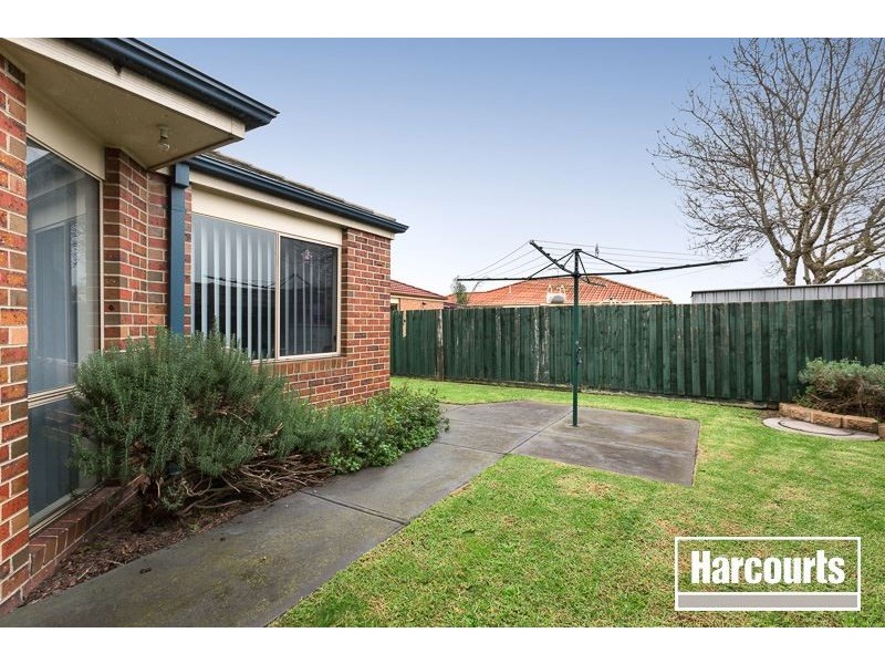 2 Lynwood Walk, Narre Warren South VIC 3805