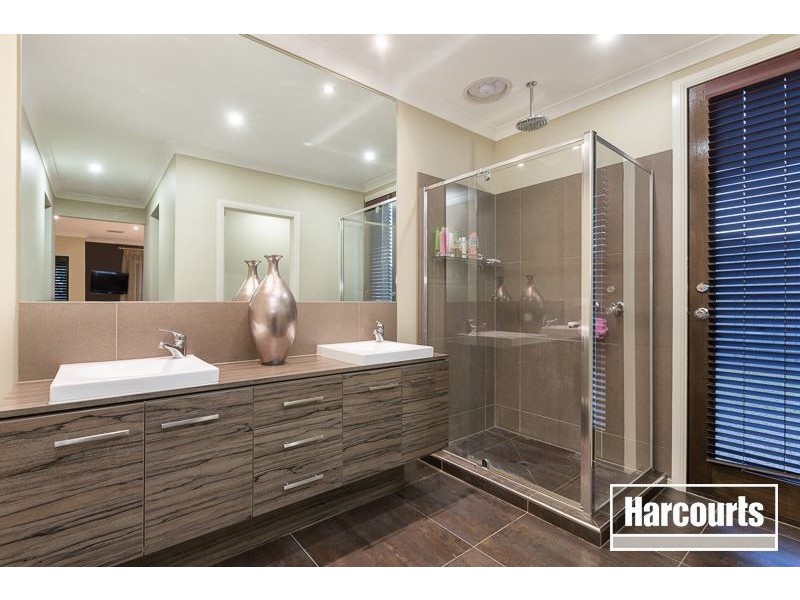 2 Nature Circuit, Cranbourne North VIC 3977
