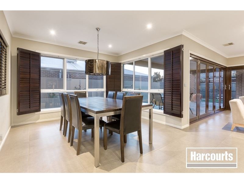 2 Nature Circuit, Cranbourne North VIC 3977