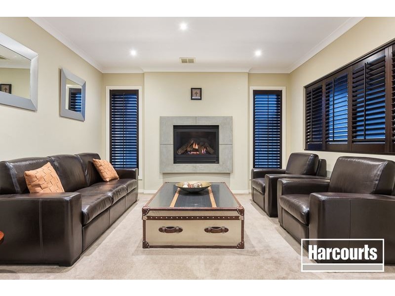 2 Nature Circuit, Cranbourne North VIC 3977