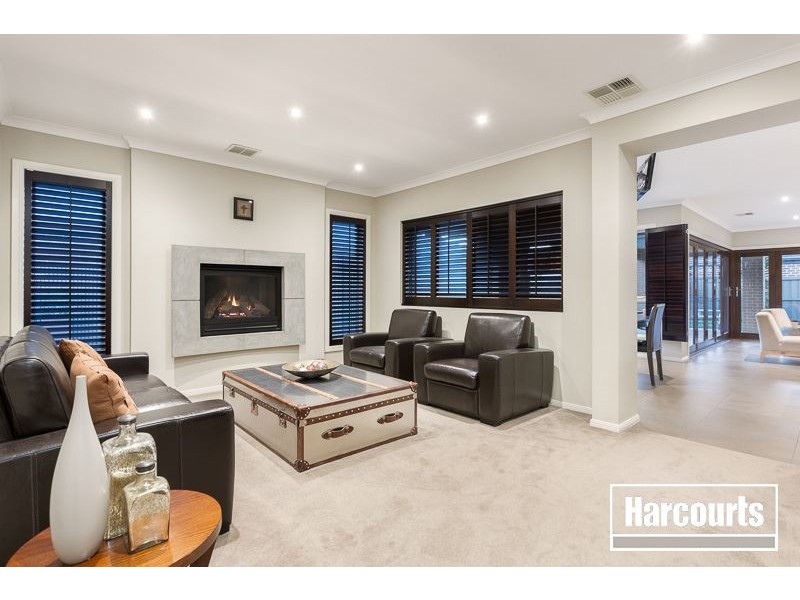 2 Nature Circuit, Cranbourne North VIC 3977