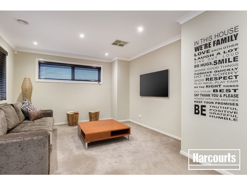 2 Nature Circuit, Cranbourne North VIC 3977