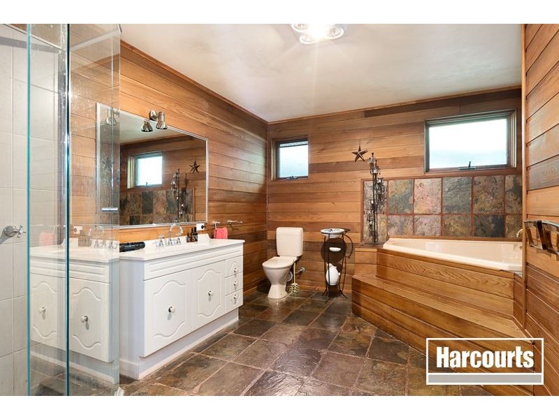 70 Kilvington Drive, Emerald VIC 3782