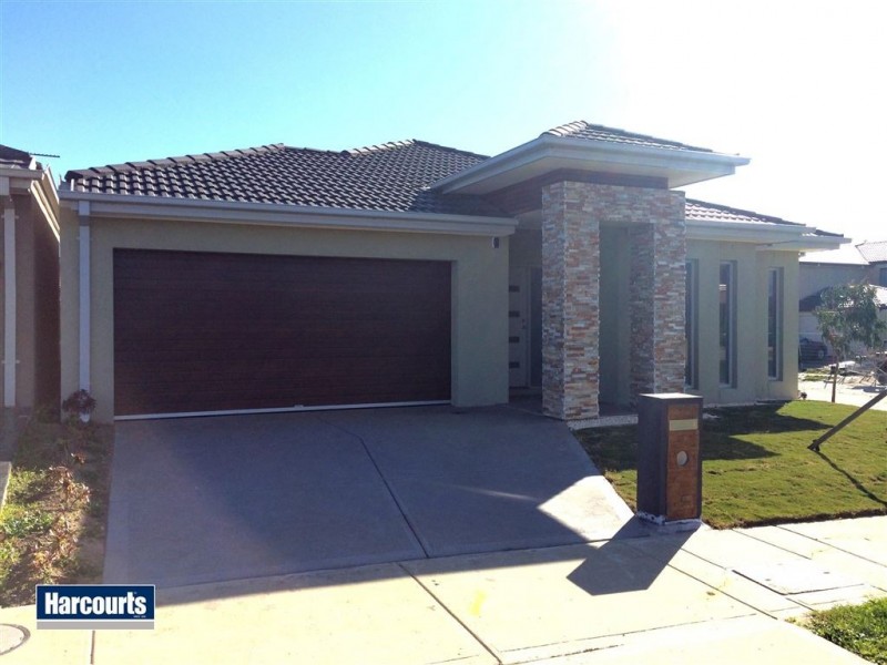 34 Selandra Boulevard, Clyde North VIC 3978