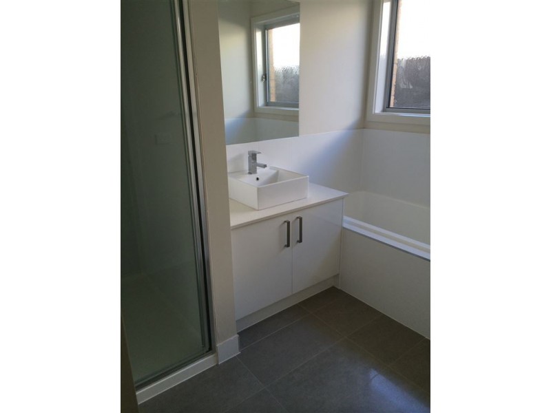 34 Selandra Boulevard, Clyde North VIC 3978