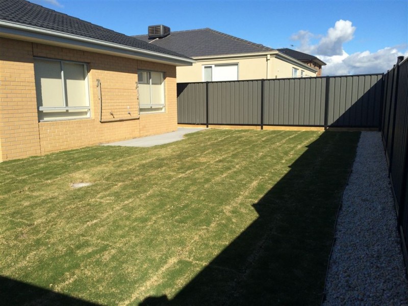 34 Selandra Boulevard, Clyde North VIC 3978