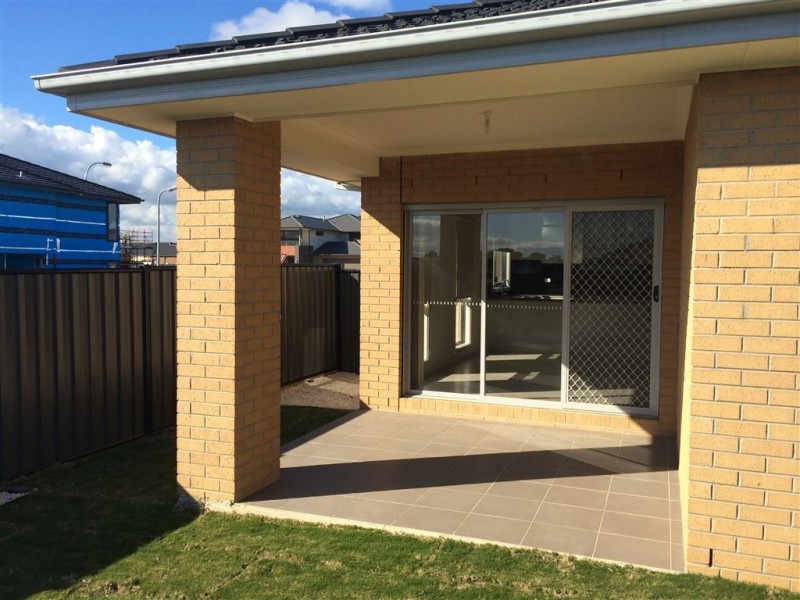 34 Selandra Boulevard, Clyde North VIC 3978