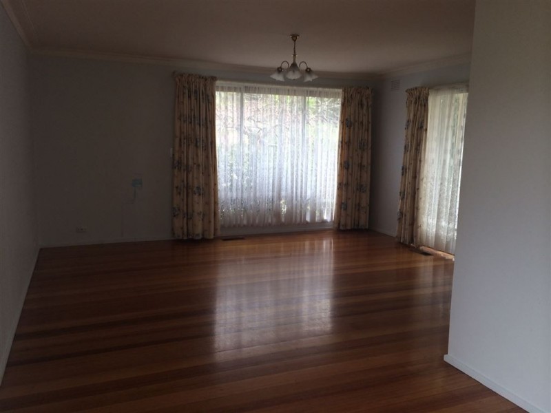 30 Manuka Road, Berwick VIC 3806