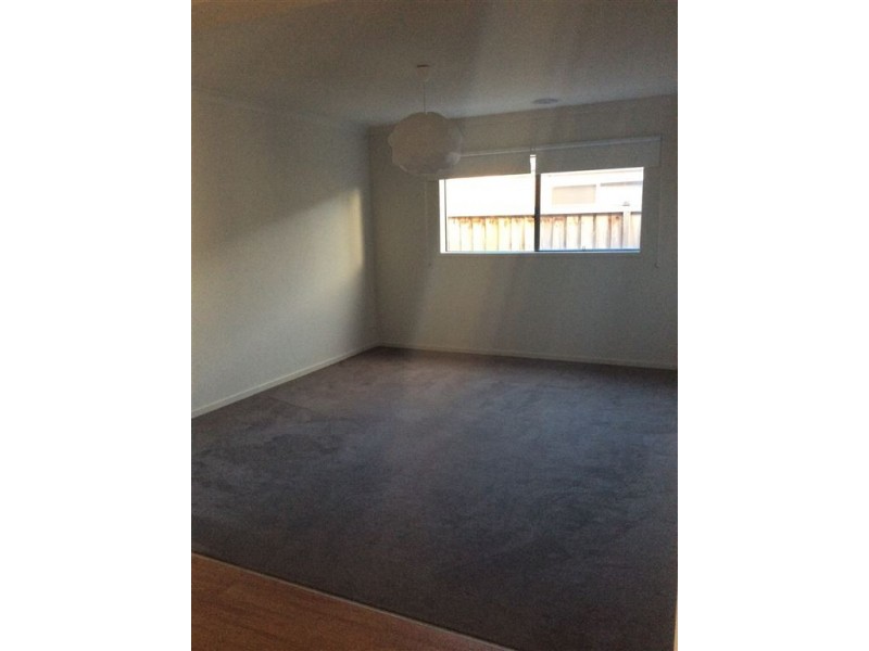 15 Midnight Rise, Cranbourne East VIC 3977