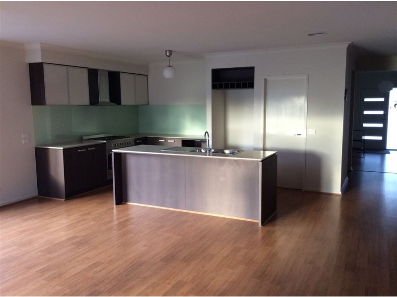 15 Midnight Rise, Cranbourne East VIC 3977