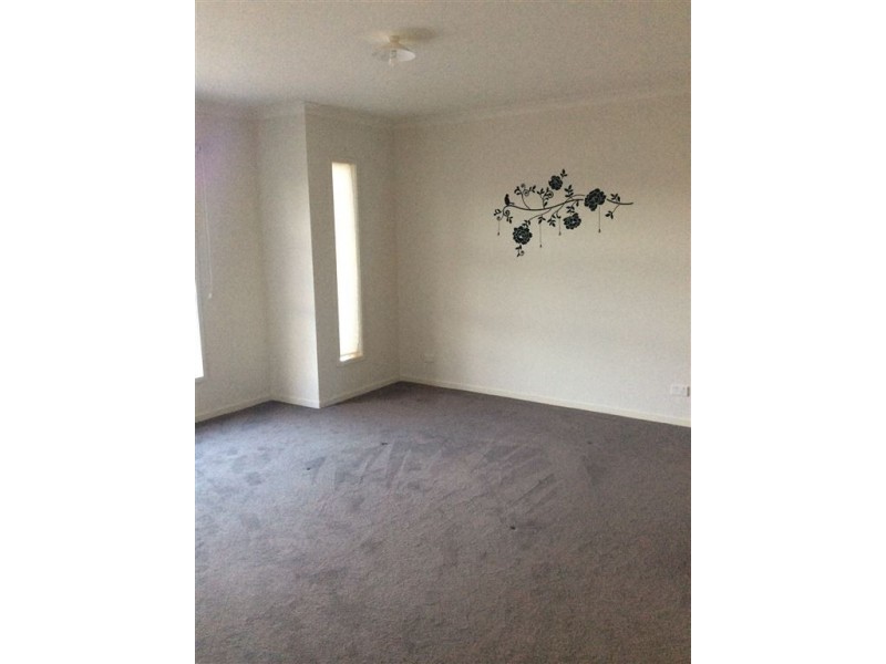 15 Midnight Rise, Cranbourne East VIC 3977