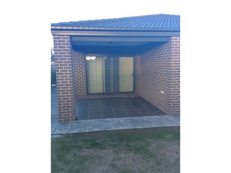15 Midnight Rise, Cranbourne East VIC 3977