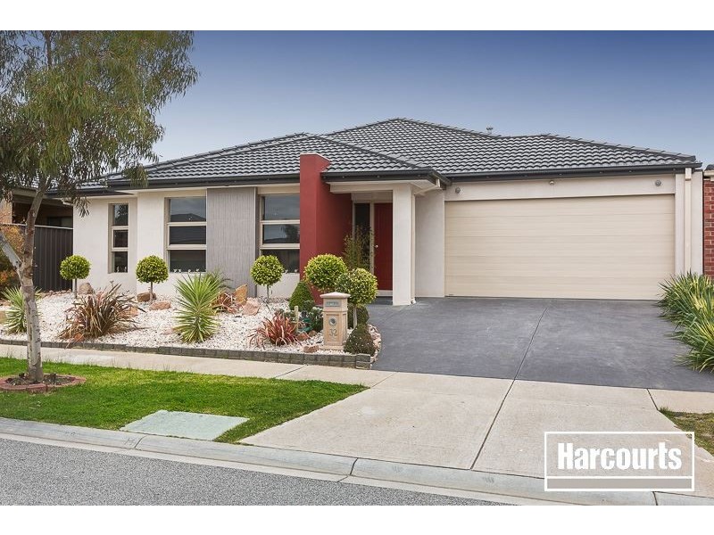 32 Perry Circuit, Cranbourne North VIC 3977