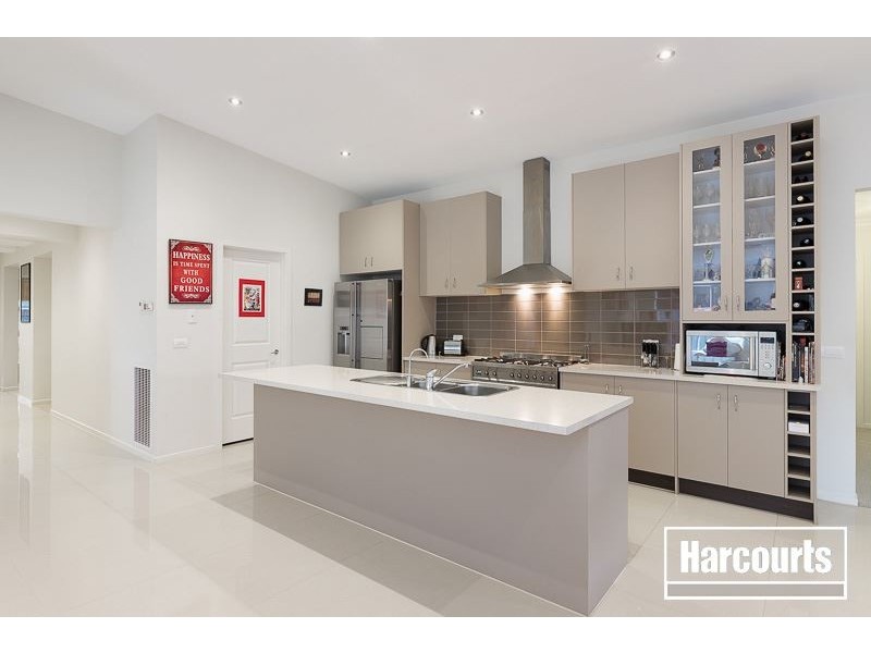 32 Perry Circuit, Cranbourne North VIC 3977