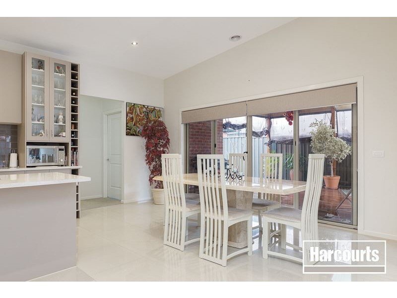 32 Perry Circuit, Cranbourne North VIC 3977