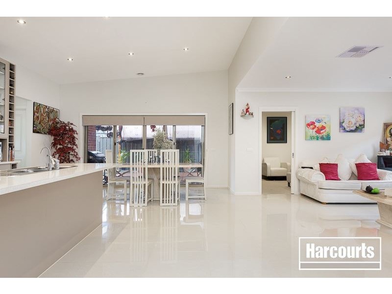 32 Perry Circuit, Cranbourne North VIC 3977