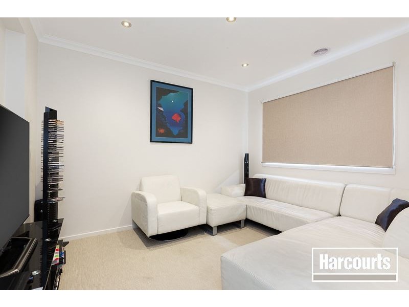 32 Perry Circuit, Cranbourne North VIC 3977