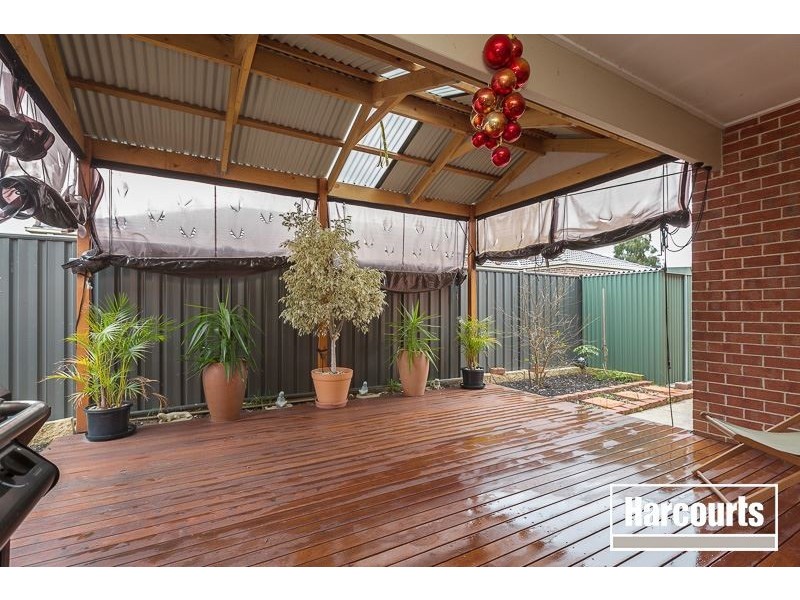 32 Perry Circuit, Cranbourne North VIC 3977