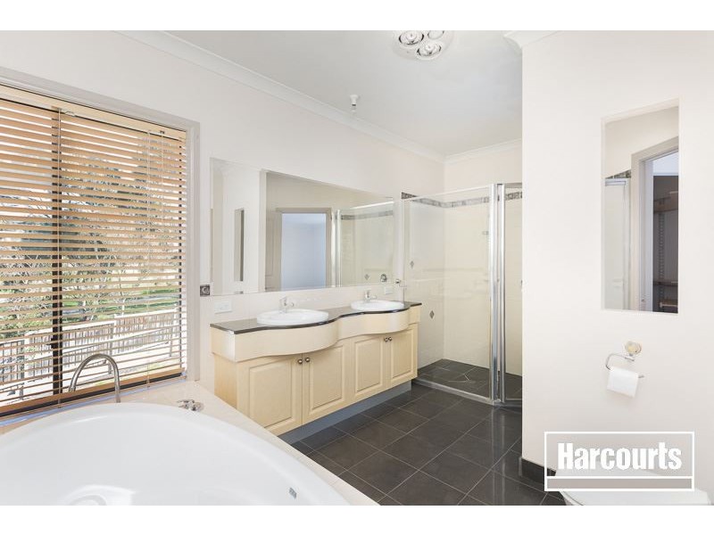 20 Lyrebird Gardens, Berwick VIC 3806