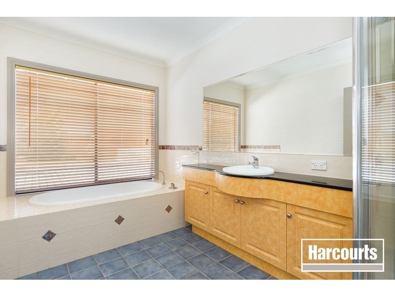 20 Lyrebird Gardens, Berwick VIC 3806