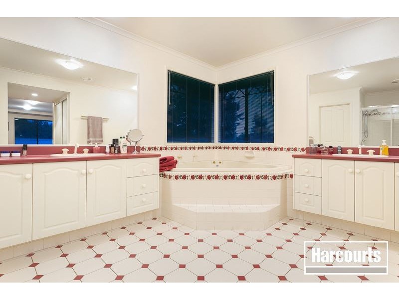 38-40 Hillsmeade Drive, Narre Warren South VIC 3805