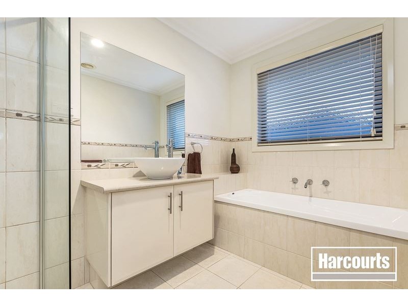 20 Lawrence Drive, Berwick VIC 3806