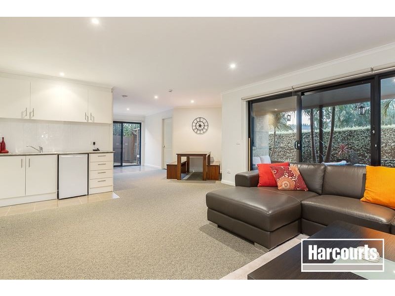 20 Lawrence Drive, Berwick VIC 3806