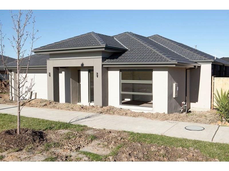 17 Clendon Drive, Officer VIC 3809
