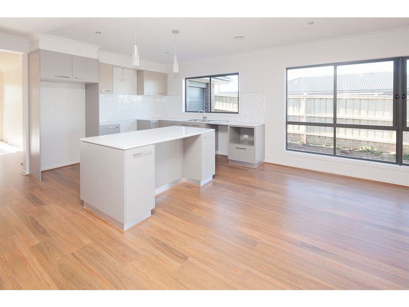 17 Clendon Drive, Officer VIC 3809