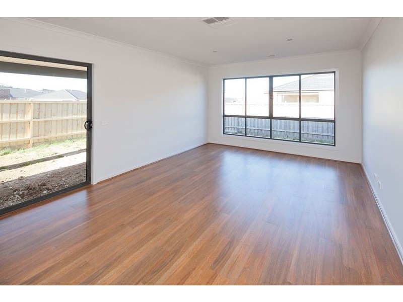 17 Clendon Drive, Officer VIC 3809