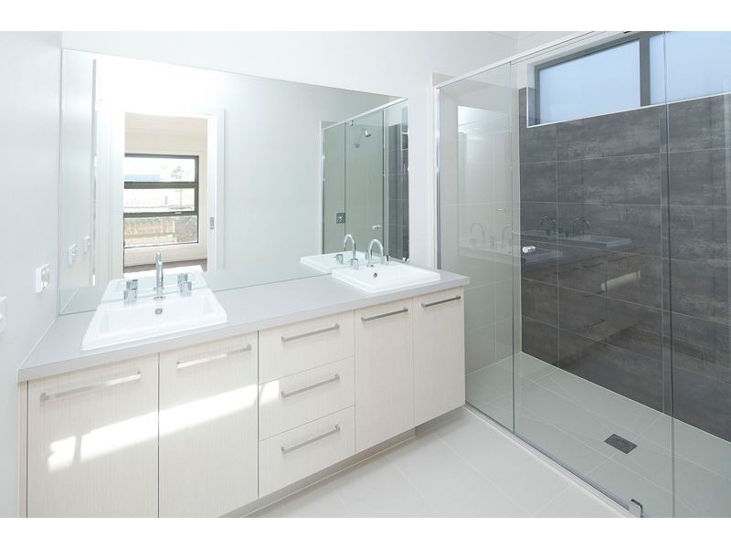 17 Clendon Drive, Officer VIC 3809