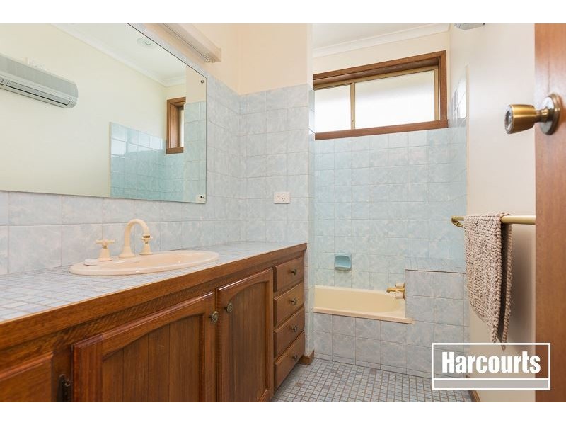 8 Larkrise Court, Narre Warren VIC 3805