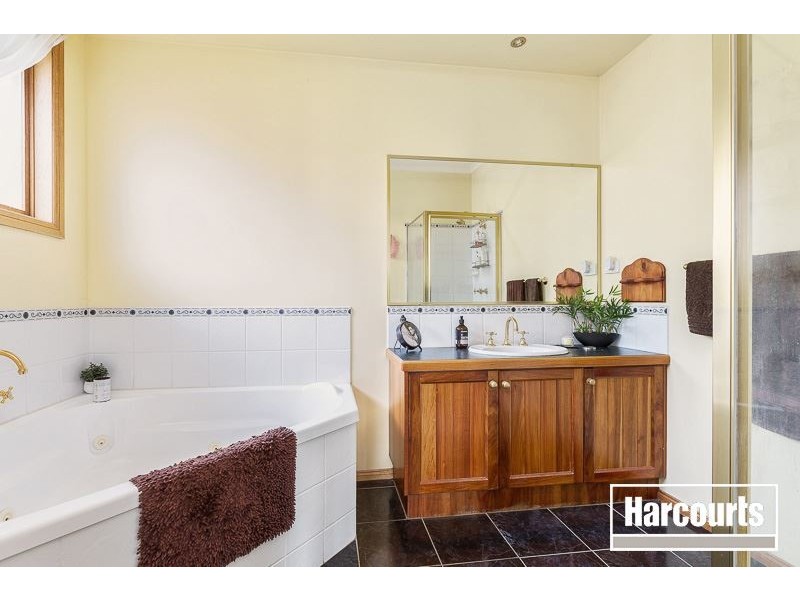 2 Wintersun Road, Berwick VIC 3806