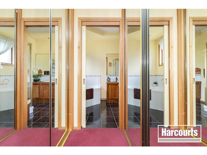 2 Wintersun Road, Berwick VIC 3806