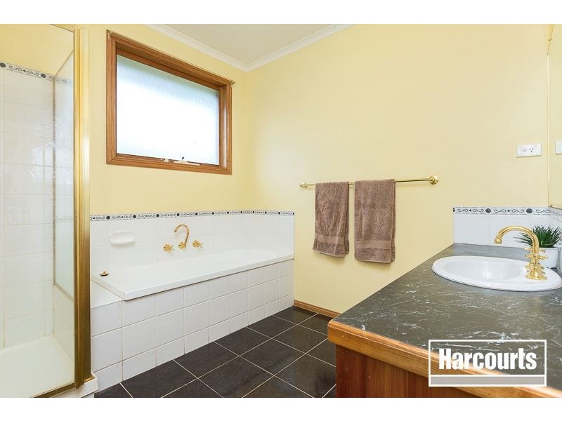 2 Wintersun Road, Berwick VIC 3806