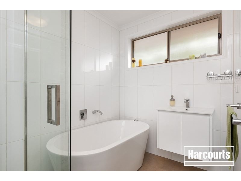 29 Lawrence Drive, Berwick VIC 3806