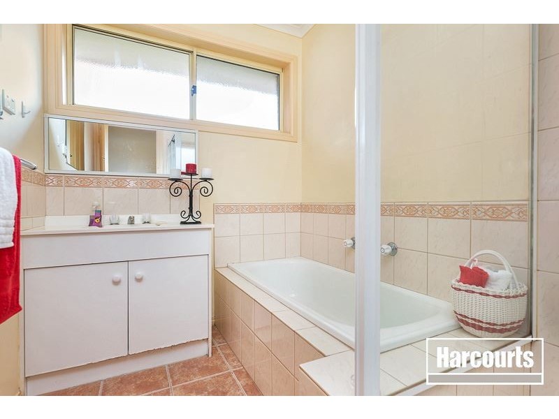 12 Sanctuary Rise, Narre Warren VIC 3805