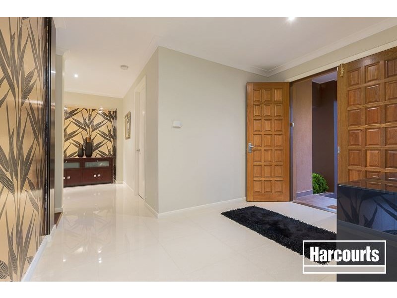 25 Highvale Crescent, Berwick VIC 3806
