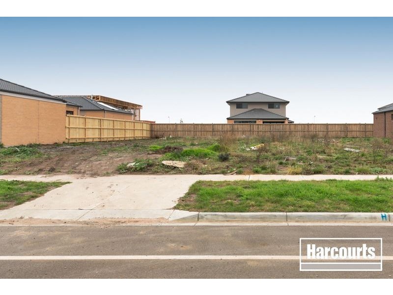 56 Riverstone Blvd, Clyde North VIC 3978