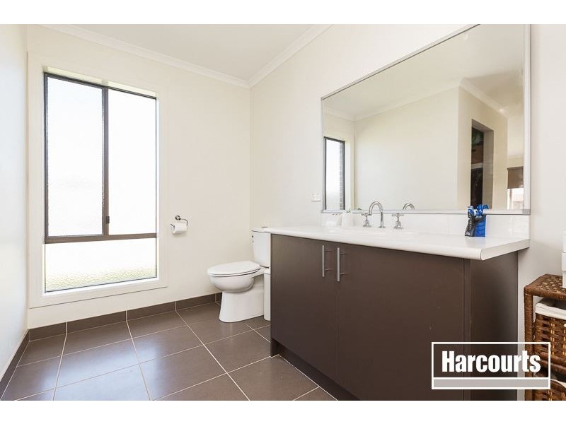 28 Pomegranate Way, Pakenham VIC 3810