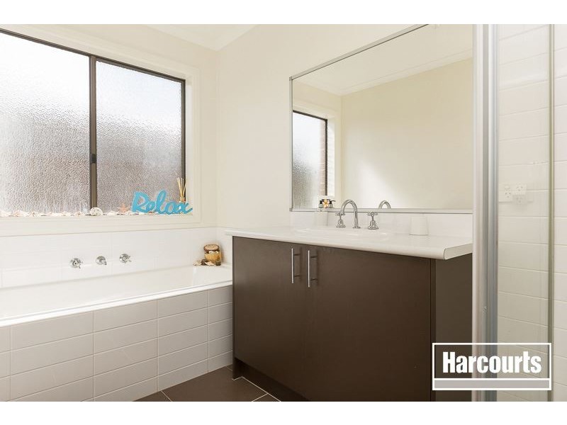 28 Pomegranate Way, Pakenham VIC 3810